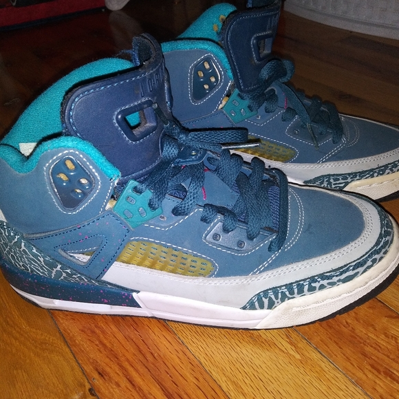 Sneakers - Picture 3 of 4